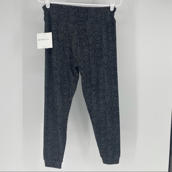 Beyond Yoga NWT Brushed Up Lounge Around Jogger XS - Picture 4 of 10